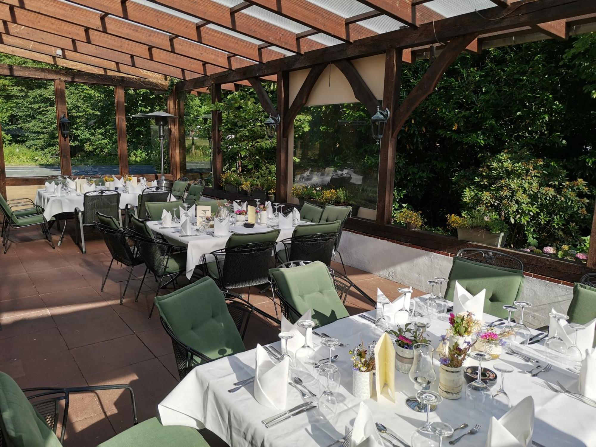 Hotel Holter Schlosskrug Schloß Holte-Stukenbrock Екстериор снимка